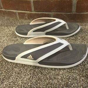 adidas Women’s Slides Size 8